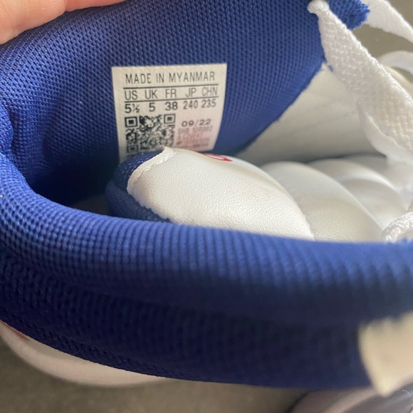 Adidas - Picture 2 of 3